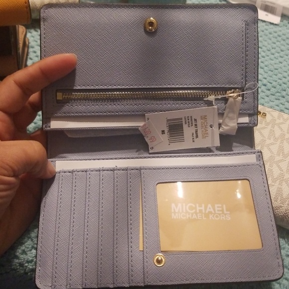 Michael Kors wallet - Picture 6 of 8